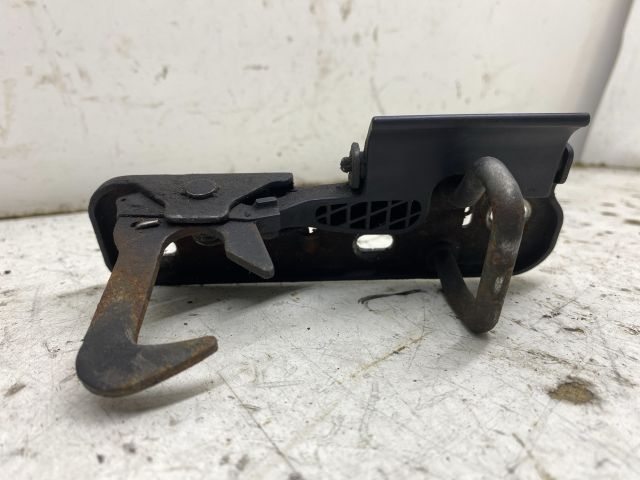 bontott VW GOLF V Motorháztető Biztonsági Kampó