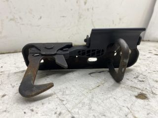 bontott VW GOLF V Motorháztető Biztonsági Kampó