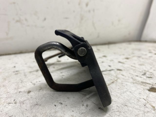 bontott VW GOLF V Motorháztető Biztonsági Kampó