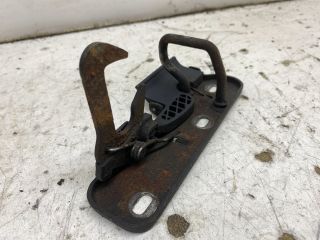 bontott VW GOLF V Motorháztető Biztonsági Kampó