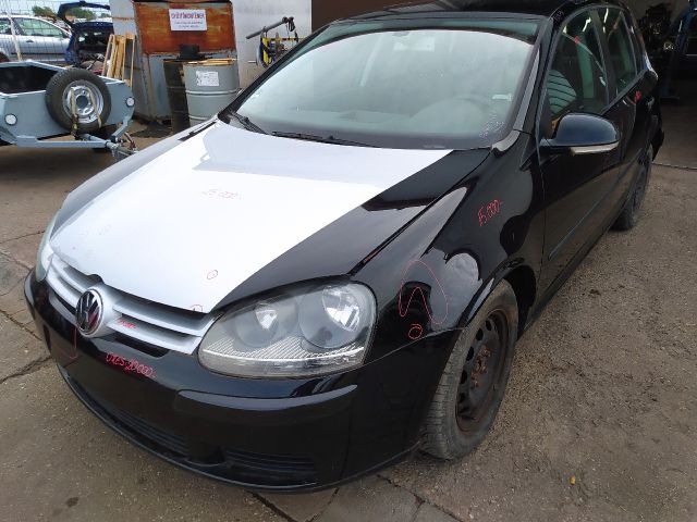 bontott VW GOLF V Motorháztető Gumikéder