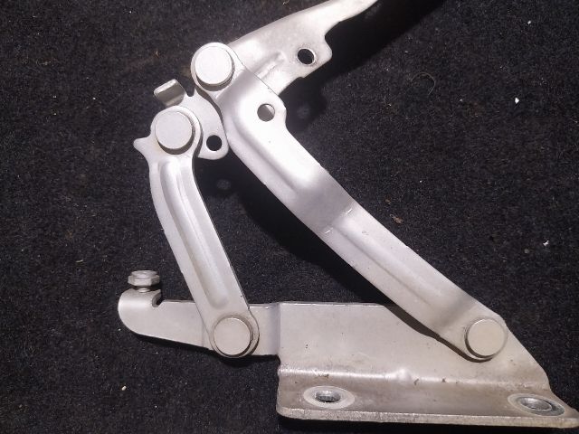 bontott VW GOLF V Motorháztető Jobb Zsanér