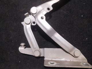 bontott VW GOLF V Motorháztető Jobb Zsanér