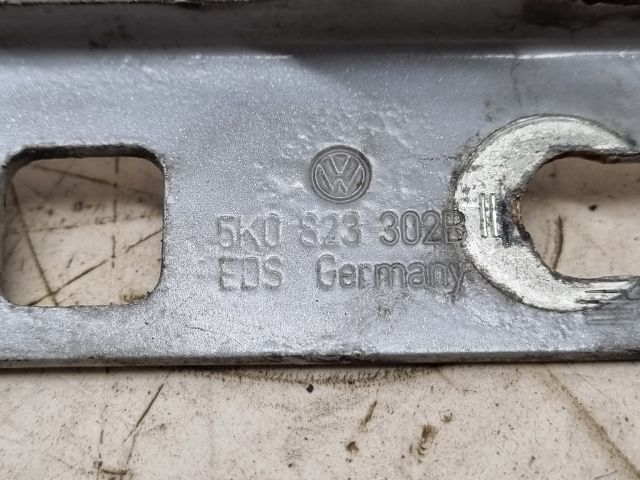 bontott VW GOLF V Motorháztető Jobb Zsanér