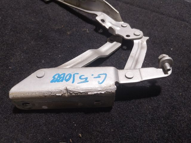 bontott VW GOLF V Motorháztető Jobb Zsanér