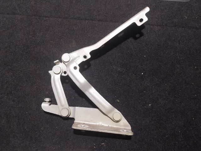 bontott VW GOLF V Motorháztető Jobb Zsanér