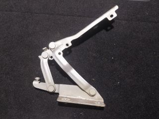 bontott VW GOLF V Motorháztető Jobb Zsanér