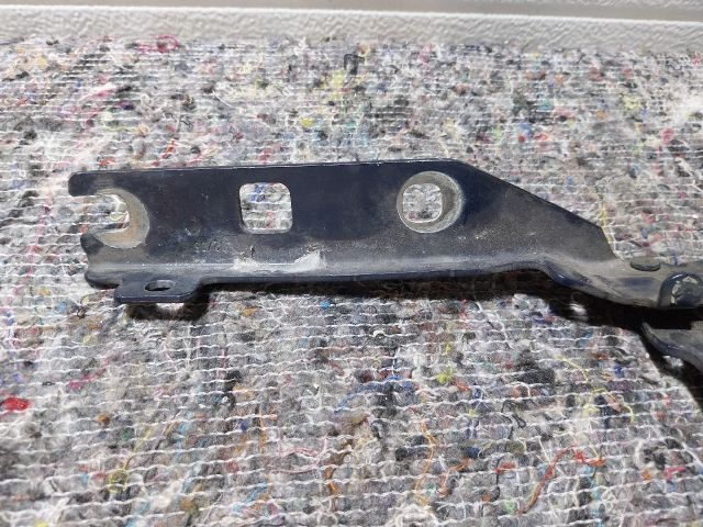 bontott VW GOLF V Motorháztető Jobb Zsanér