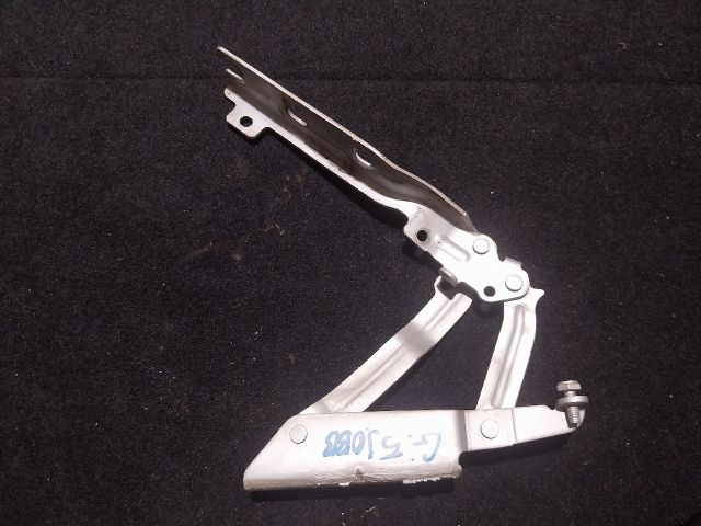 bontott VW GOLF V Motorháztető Jobb Zsanér