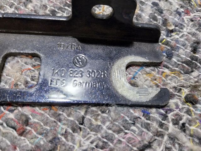 bontott VW GOLF V Motorháztető Jobb Zsanér