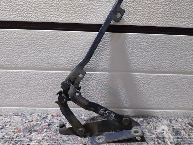 bontott VW GOLF V Motorháztető Jobb Zsanér