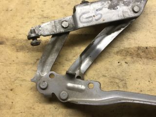 bontott VW GOLF V Motorháztető Jobb Zsanér