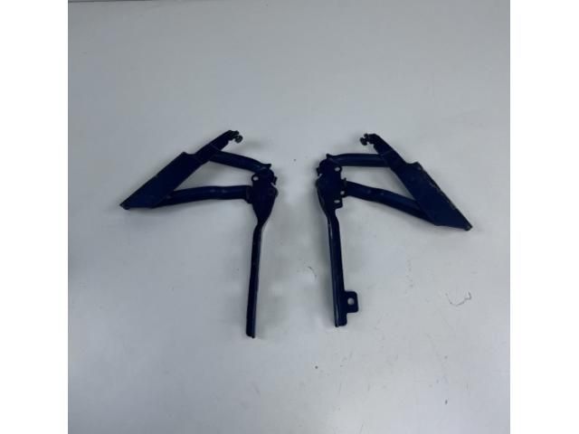 bontott VW GOLF V Motorháztető Jobb Zsanér