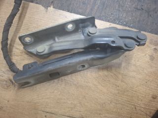 bontott VW GOLF V Motorháztető Jobb Zsanér