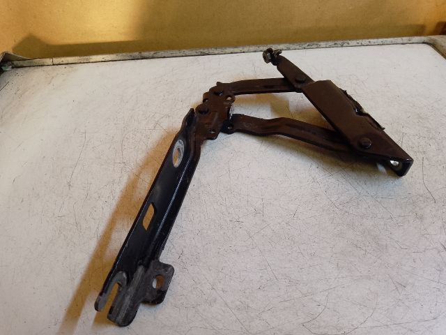 bontott VW GOLF V Motorháztető Jobb Zsanér