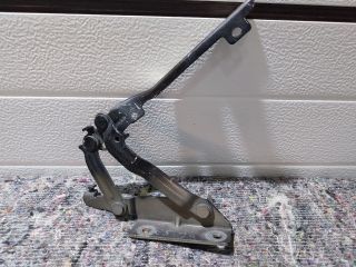 bontott VW GOLF V Motorháztető Jobb Zsanér