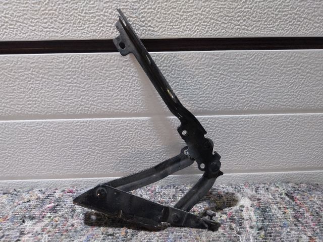 bontott VW GOLF V Motorháztető Jobb Zsanér