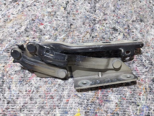 bontott VW GOLF V Motorháztető Jobb Zsanér