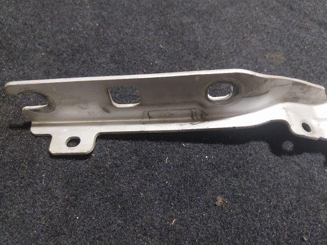 bontott VW GOLF V Motorháztető Jobb Zsanér