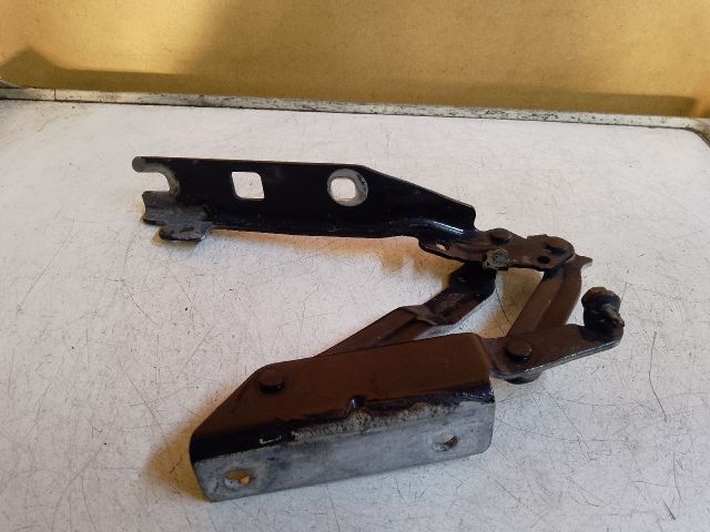 bontott VW GOLF V Motorháztető Jobb Zsanér