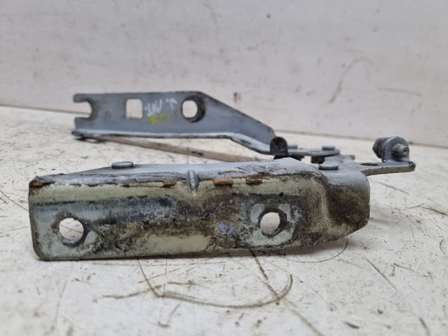 bontott VW GOLF V Motorháztető Jobb Zsanér