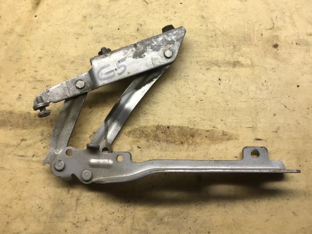 bontott VW GOLF V Motorháztető Jobb Zsanér