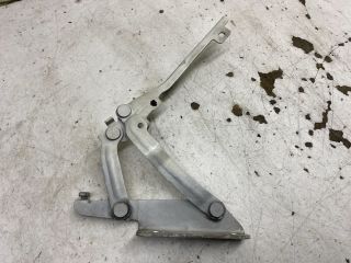 bontott VW GOLF V Motorháztető Jobb Zsanér