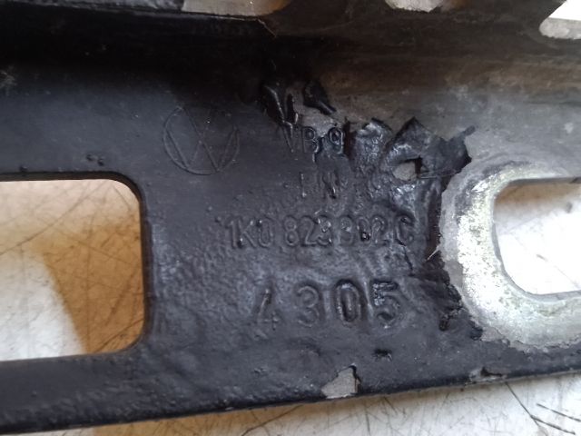 bontott VW GOLF V Motorháztető Jobb Zsanér