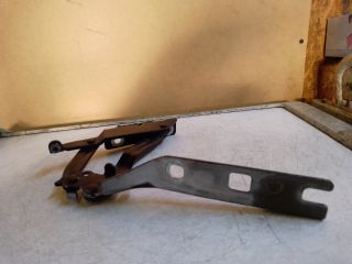 bontott VW GOLF V Motorháztető Jobb Zsanér