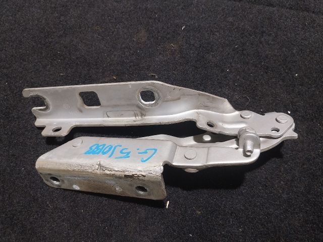 bontott VW GOLF V Motorháztető Jobb Zsanér