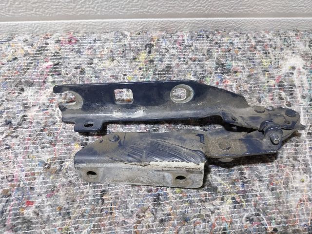 bontott VW GOLF V Motorháztető Jobb Zsanér