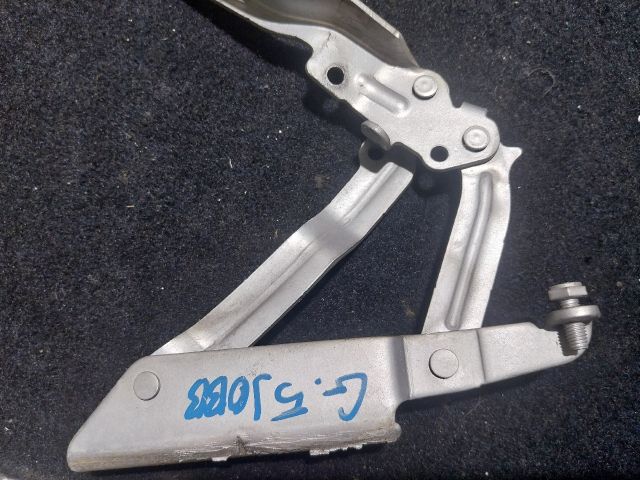 bontott VW GOLF V Motorháztető Jobb Zsanér