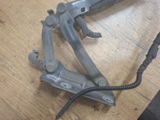 bontott VW GOLF V Motorháztető Jobb Zsanér