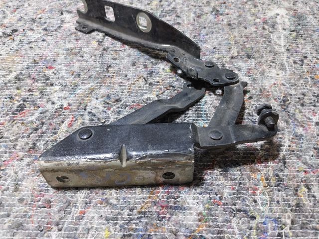 bontott VW GOLF V Motorháztető Jobb Zsanér