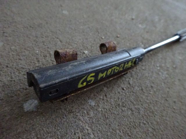 bontott VW GOLF V Motorháztető Nyitó Bowden