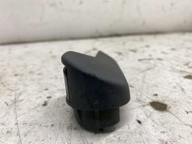 bontott VW GOLF V Motorháztető Nyitó Kar / Gomb