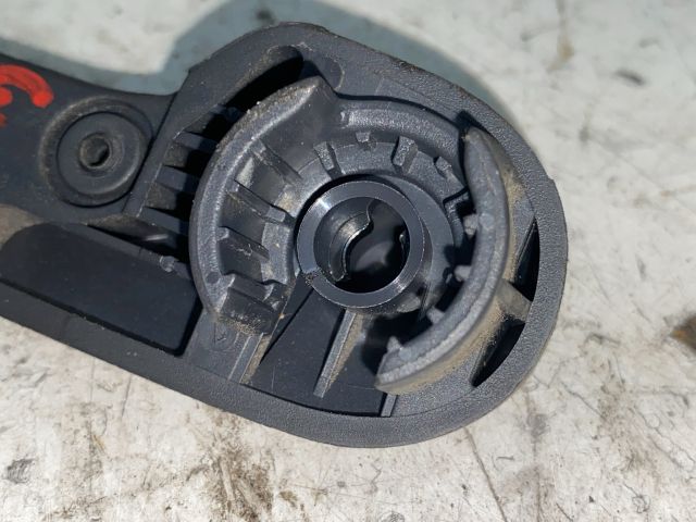 bontott VW GOLF V Motorháztető Nyitó Kar / Gomb