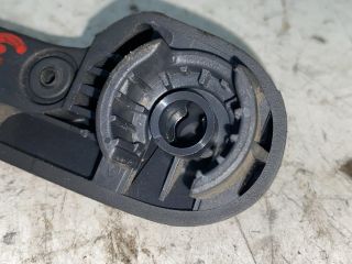 bontott VW GOLF V Motorháztető Nyitó Kar / Gomb