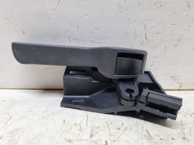 bontott VW GOLF V Motorháztető Nyitó Kar / Gomb