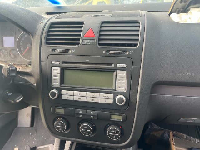 bontott VW GOLF V Motorháztető Nyitó Kar / Gomb