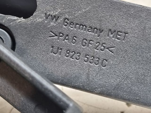 bontott VW GOLF V Motorháztető Nyitó Kar / Gomb