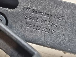 bontott VW GOLF V Motorháztető Nyitó Kar / Gomb