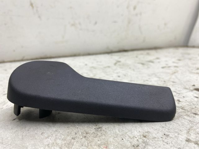 bontott VW GOLF V Motorháztető Nyitó Kar / Gomb