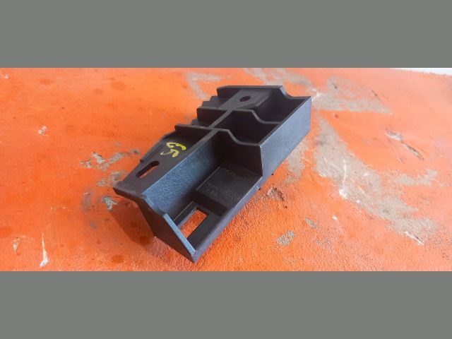 bontott VW GOLF V Motorháztető Nyitó Kar / Gomb