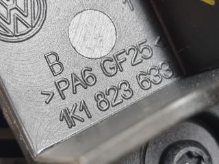 bontott VW GOLF V Motorháztető Nyitó Kar / Gomb