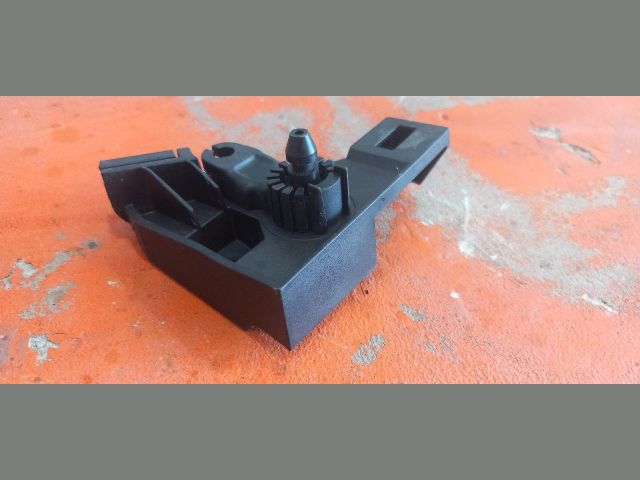 bontott VW GOLF V Motorháztető Nyitó Kar / Gomb