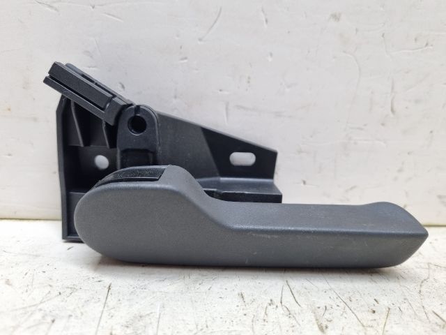 bontott VW GOLF V Motorháztető Nyitó Kar / Gomb