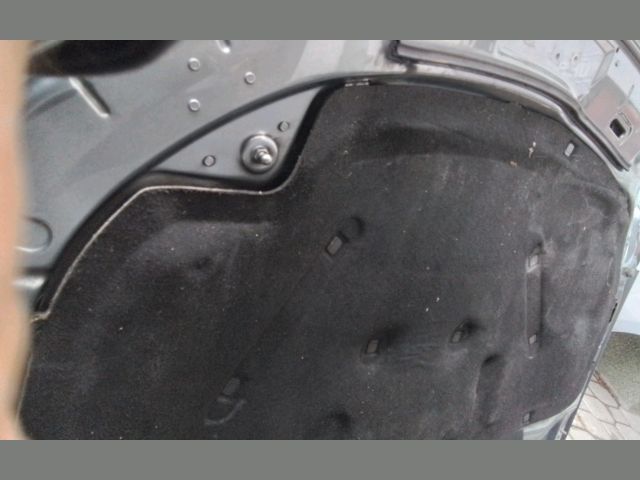 bontott VW GOLF V Motorháztető Szigetelés