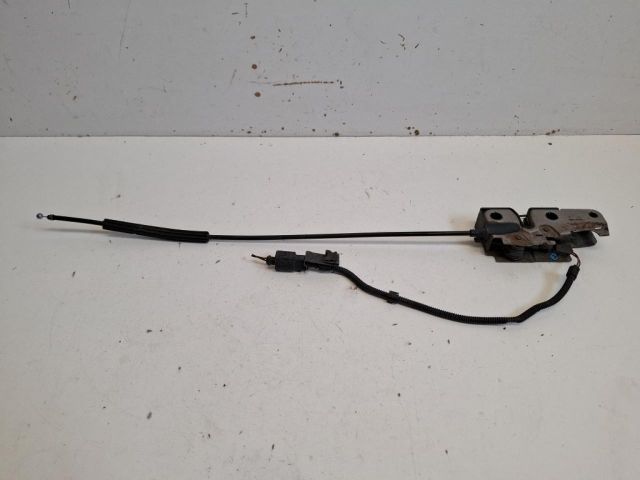 bontott VW GOLF V Motorháztető Zárszerkezet