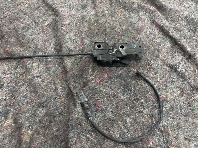 bontott VW GOLF V Motorháztető Zárszerkezet